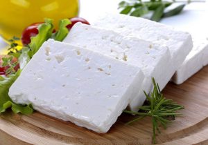 خوردن این ۱۶ ماده غذایی با پنیر ممنوع!
