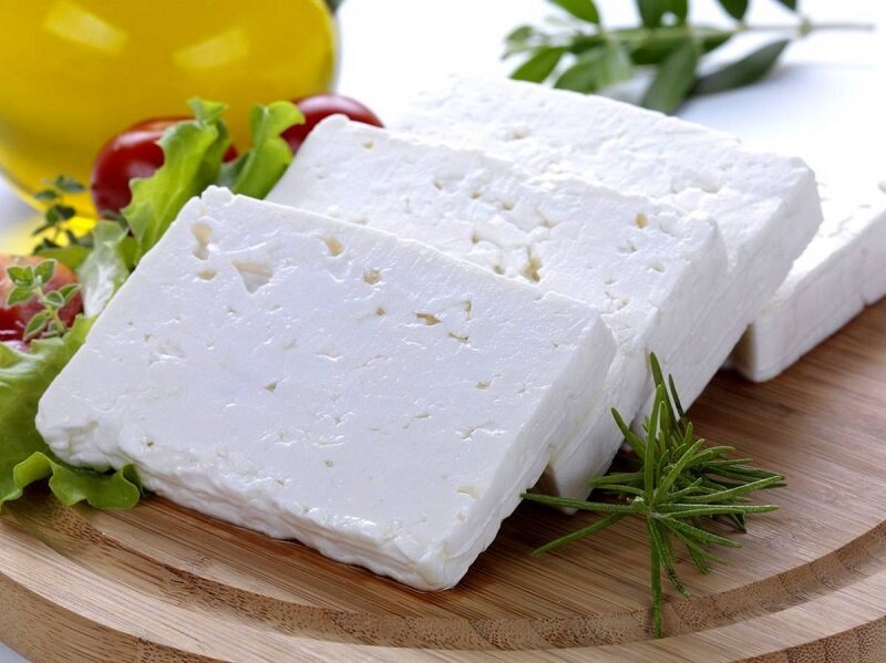 خوردن این ۱۶ ماده غذایی با پنیر ممنوع!