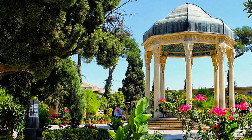 آغاز ساماندهی و مرمت آرامگاه حافظ شیرازی 