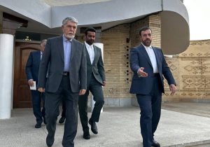 وزیر فرهنگ و ارشاد اسلامی برای حضور دراختتامیه فیلم جهانی فجر وارد شیراز شد 
