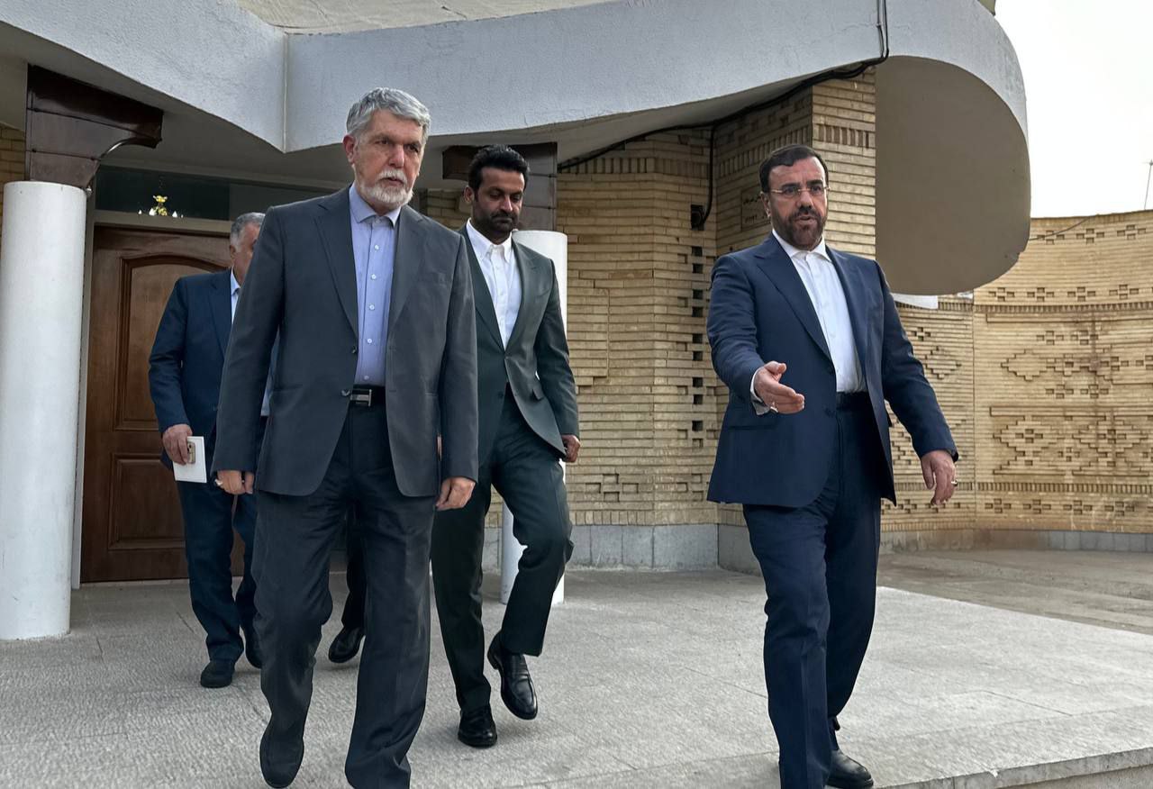 وزیر فرهنگ و ارشاد اسلامی برای حضور دراختتامیه فیلم جهانی فجر وارد شیراز شد 
