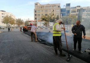 تداوم و تسریع عملیات بهسازی و روکش حفاظتی معابر کلان‌شهر شیراز