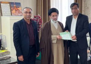 اهدای۱۲۱ فقره سند مالکیت موقوفات لارستان به اوقاف و امور خیریه فارس