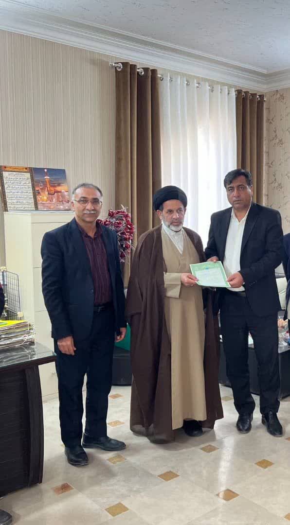 اهدای۱۲۱ فقره سند مالکیت موقوفات لارستان به اوقاف و امور خیریه فارس