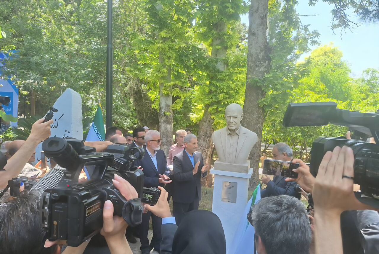 گذر نخبگان و مفاخر فارس در باغ ارم راه اندازی شد