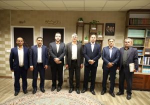 معلمان مسئولیت سنگینی بر دوش جامعه فرهنگی دارند