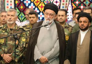 ملت ایران در کنار نیروهای مسلح ایستاده است