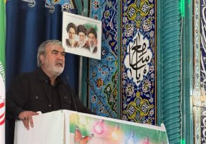 رهبر شهید انقلاب بودن در کنار مردم را به رفتن در پناهگاه و جای امن ترجیح دادند